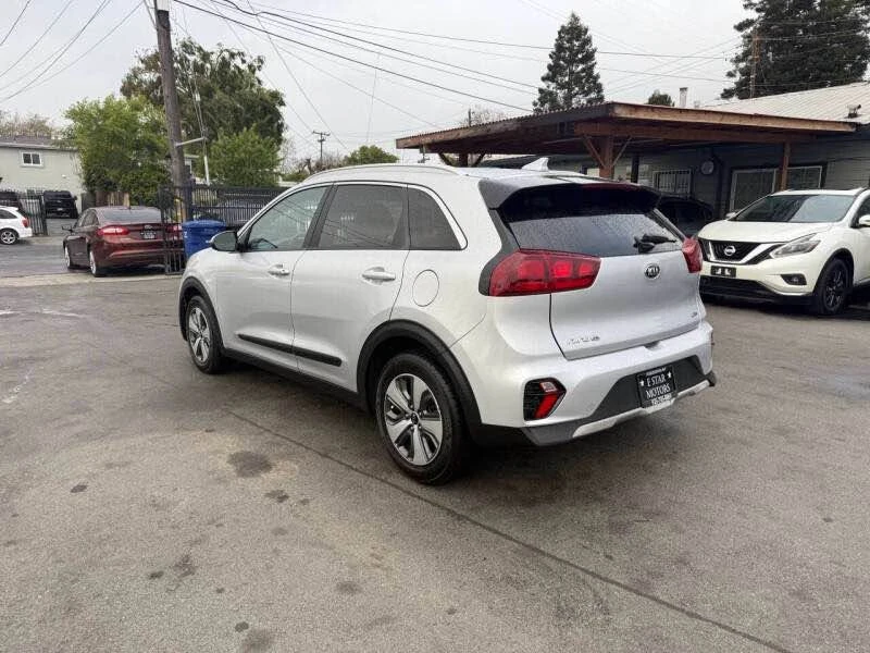 2020 Kia Niro - Image 7 of 12