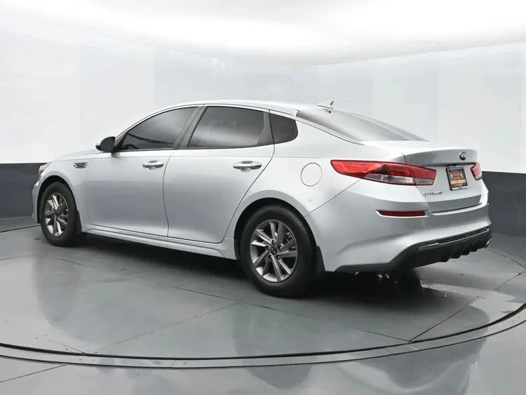 2020 Kia Optima/K5 - Image 9 of 12