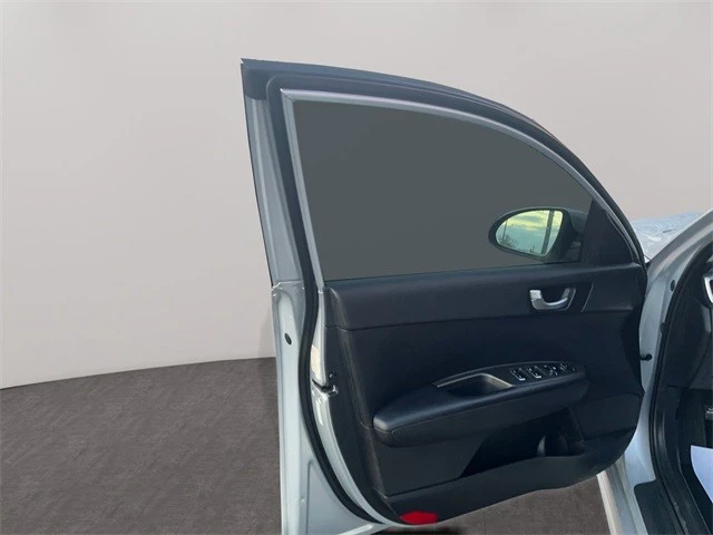 2020 Kia Optima/K5 - Image 10 of 21