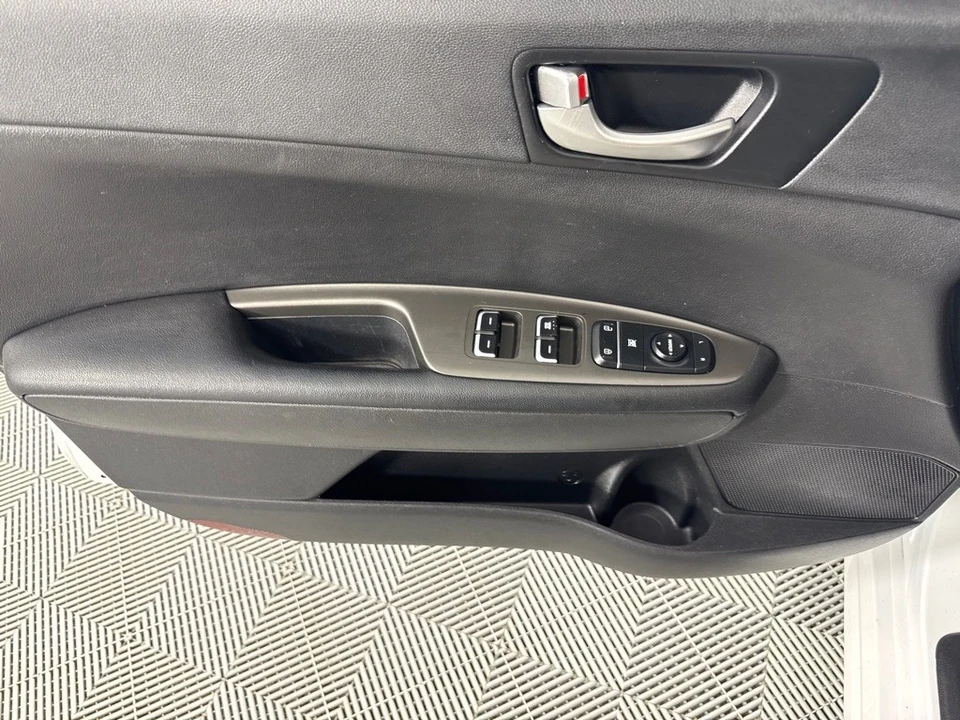 2020 Kia Optima/K5 - Image 13 of 21