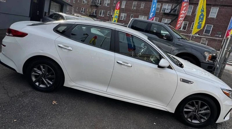 2020 Kia Optima/K5 - Image 8 of 12