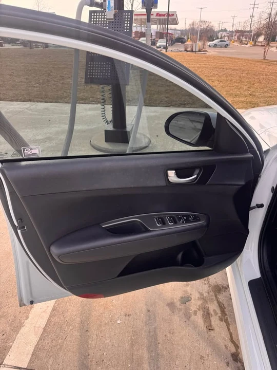 2020 Kia Optima/K5 - Image 10 of 14