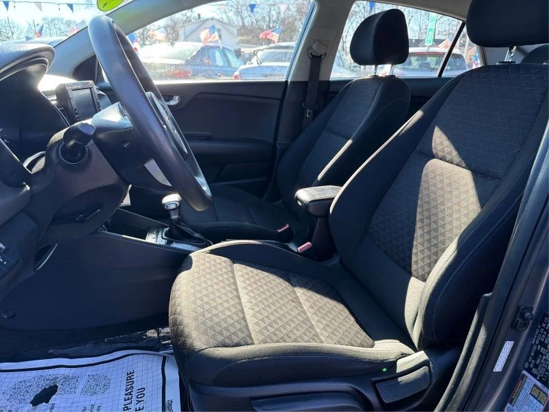 2020 Kia Rio - Image 9 of 12