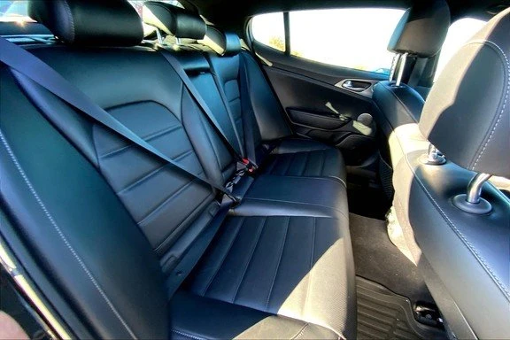 2020 Kia Stinger GT - Image 16 of 19