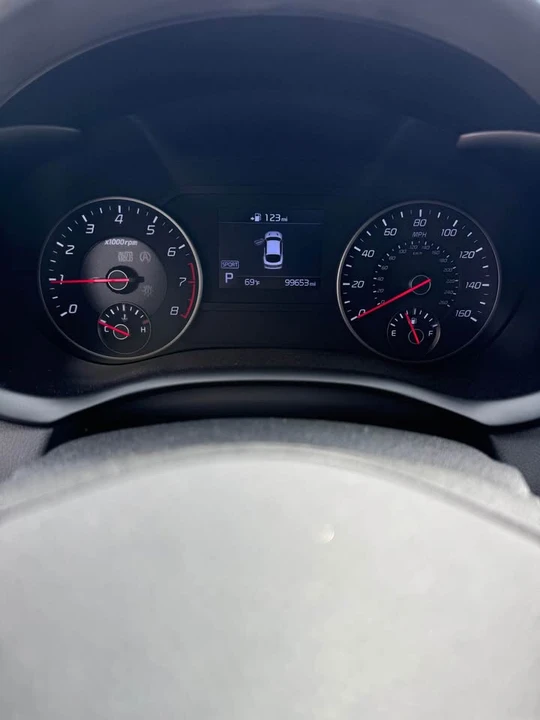 2020 Kia Stinger - Image 8 of 15