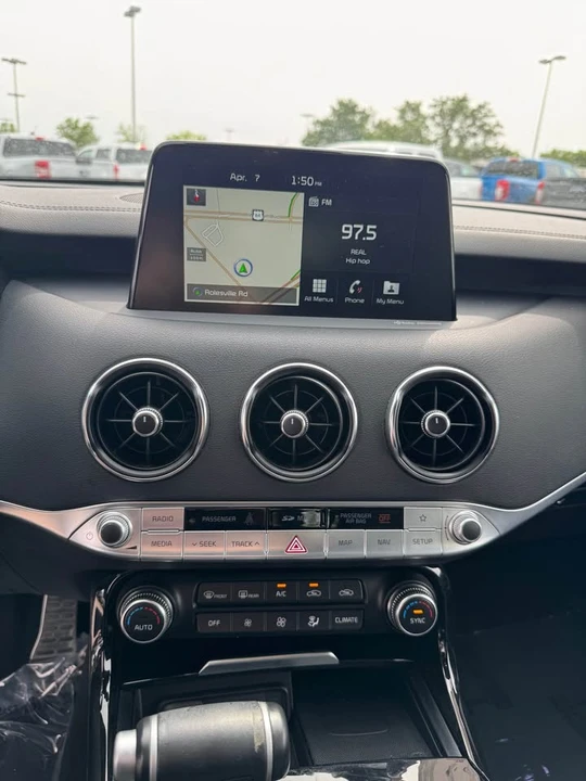 2020 Kia Stinger - Image 10 of 15