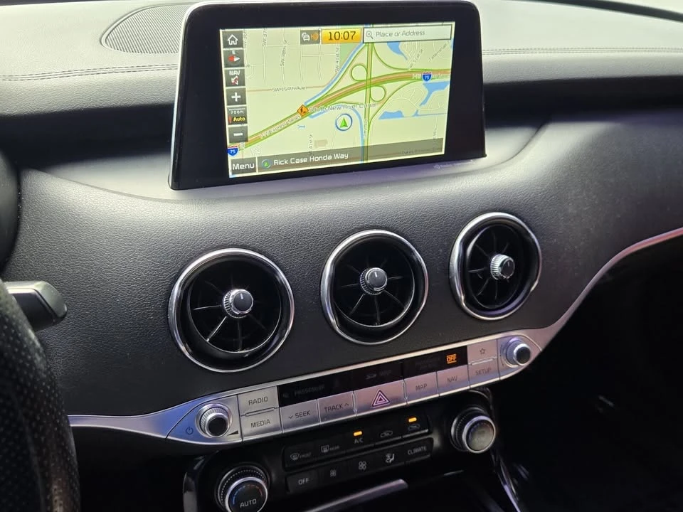 2020 Kia Stinger - Image 18 of 21