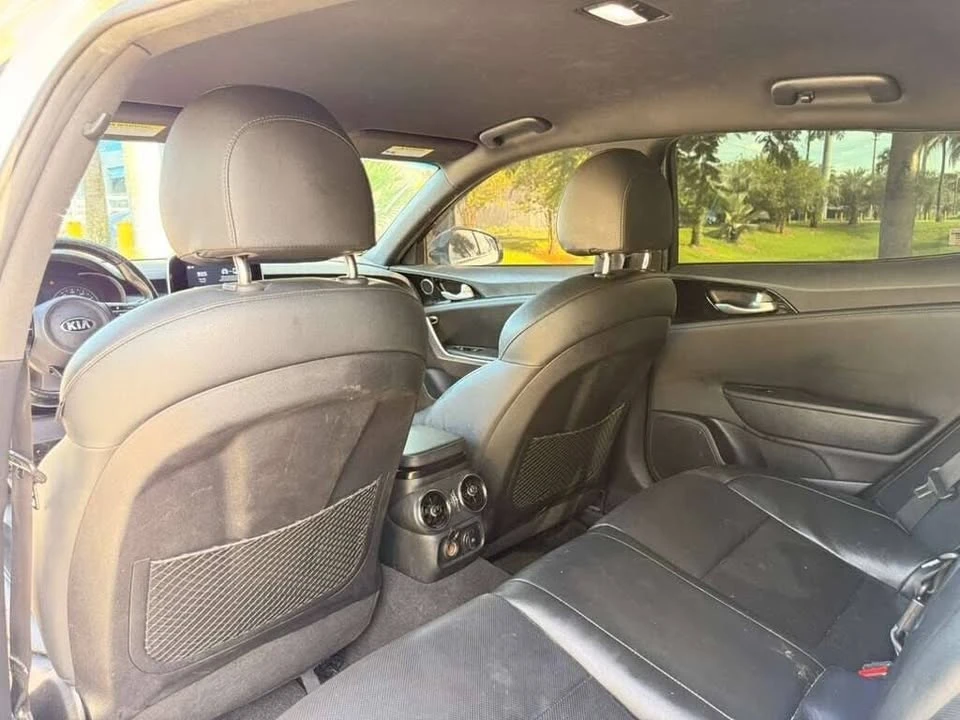 2020 Kia Stinger - Image 13 of 18