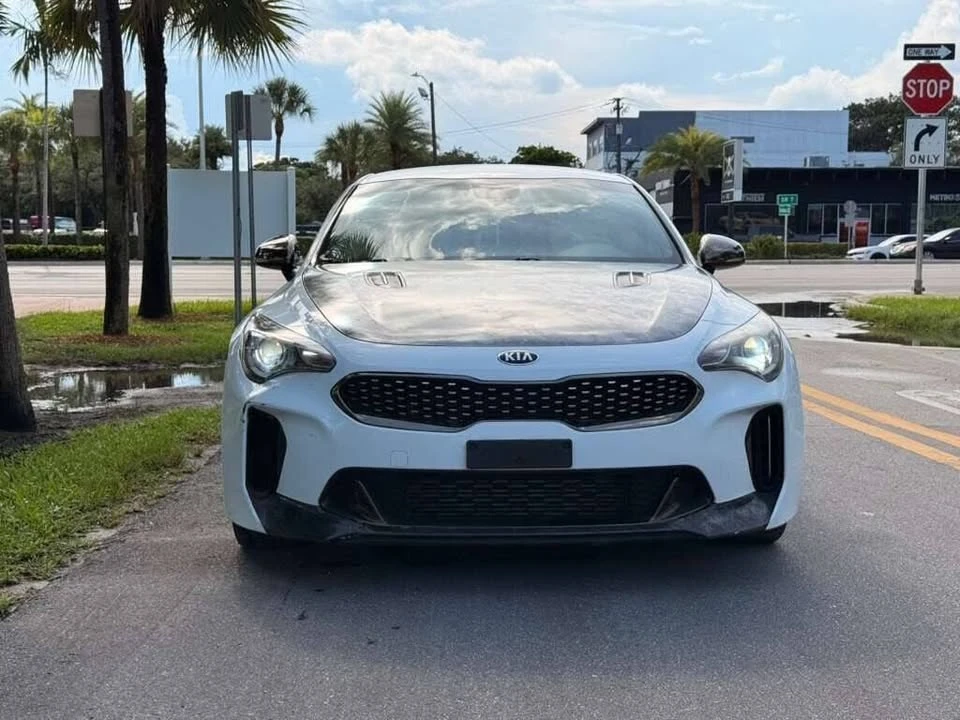 2020 Kia Stinger - Image 2 of 18