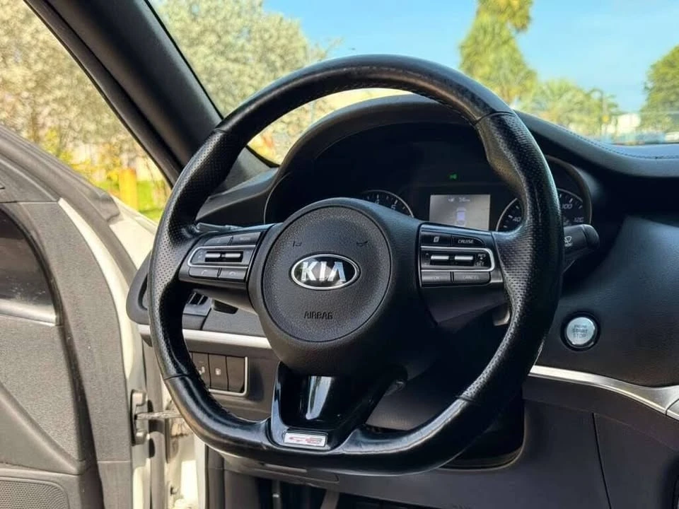 2020 Kia Stinger - Image 16 of 18