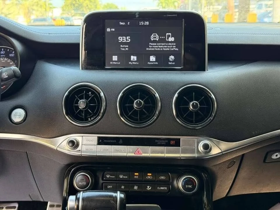 2020 Kia Stinger - Image 17 of 18
