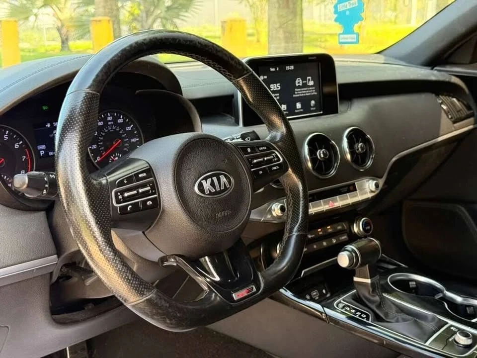 2020 Kia Stinger - Image 14 of 18