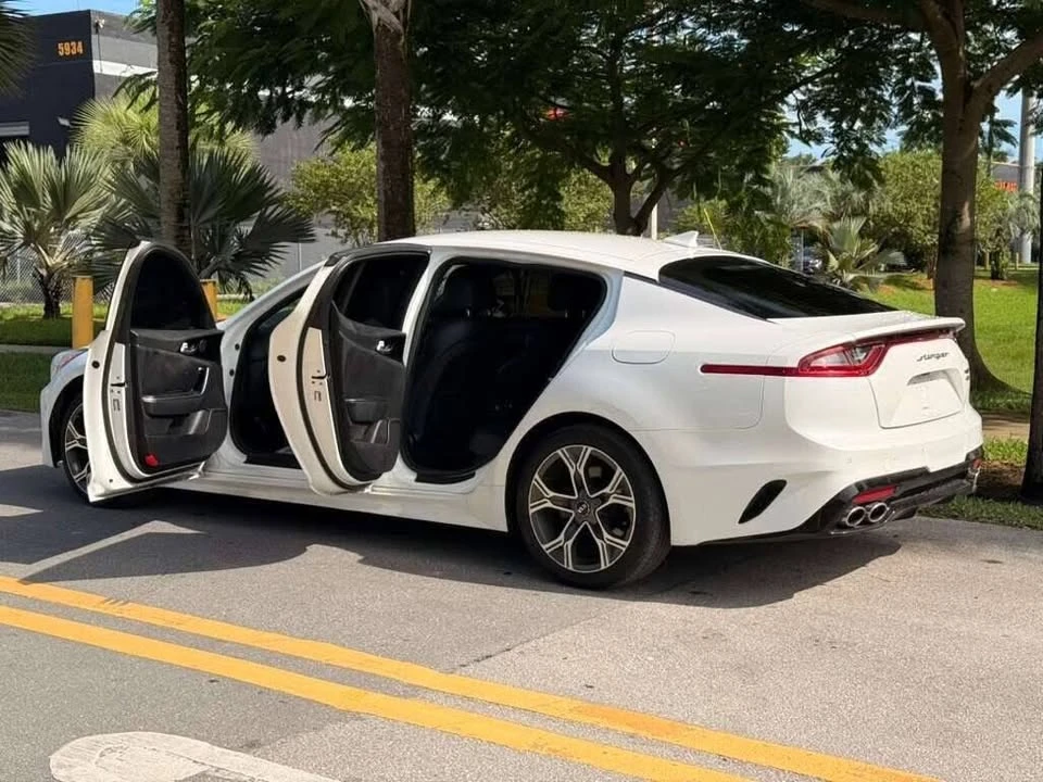 2020 Kia Stinger - Image 8 of 18