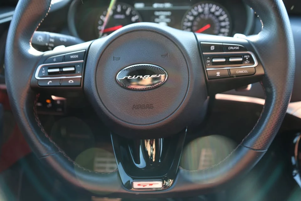 2020 Kia Stinger GT - Image 17 of 20