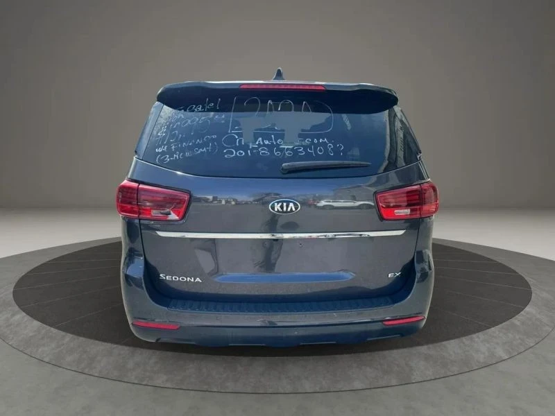 2020 Kia Carnival - Image 9 of 12