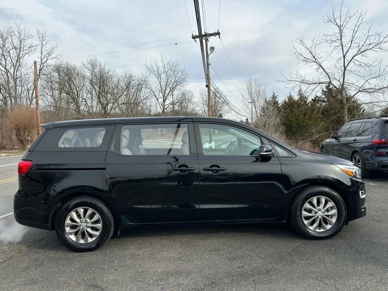 2020 Kia Carnival - Image 8 of 12