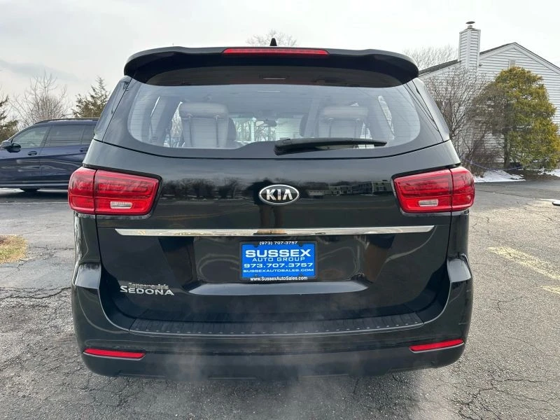 2020 Kia Carnival - Image 5 of 12