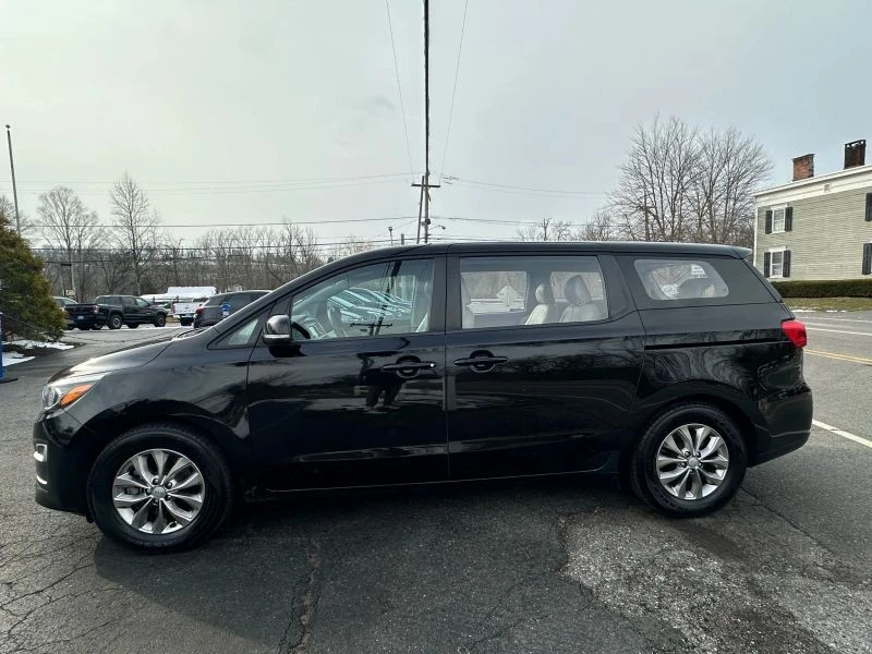 2020 Kia Carnival - Image 7 of 12