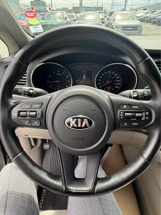 2020 Kia Carnival - Image 11 of 12