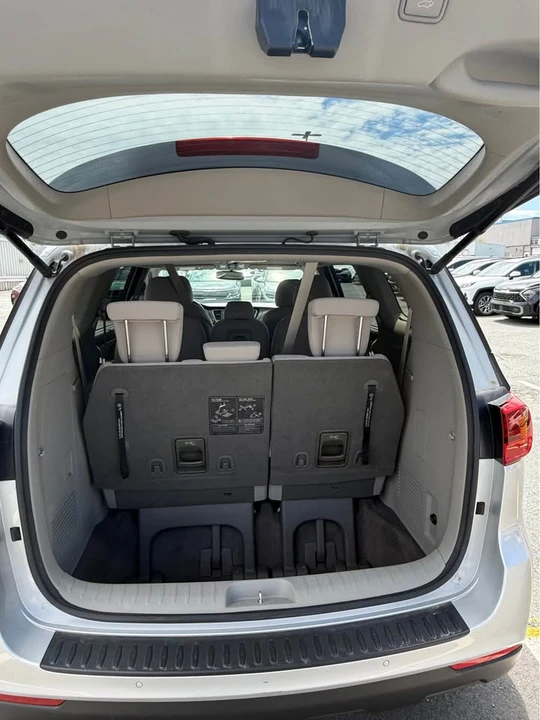 2020 Kia Carnival - Image 5 of 12