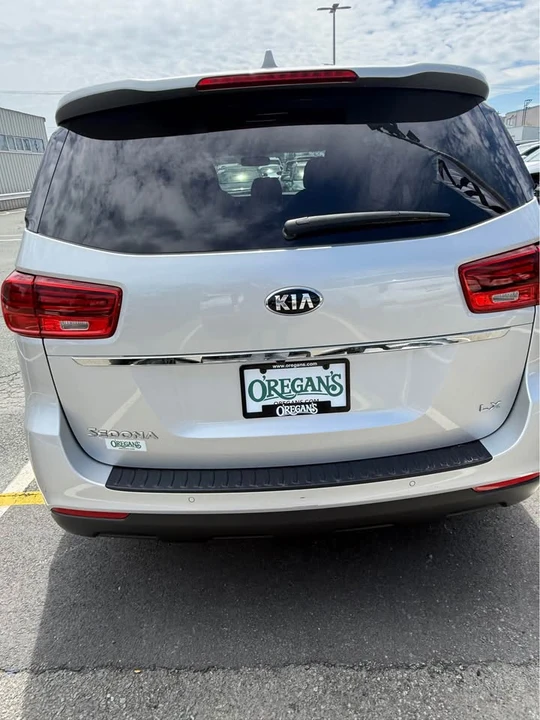 2020 Kia Carnival - Image 3 of 12