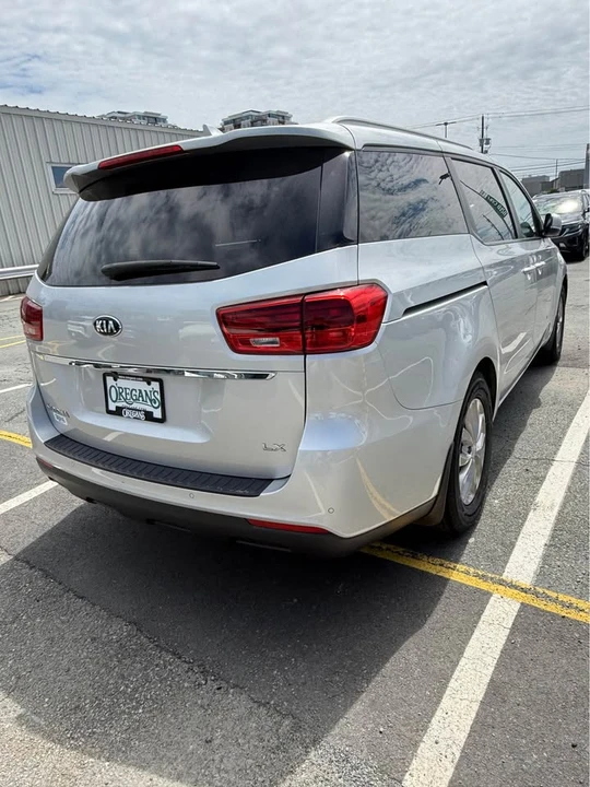 2020 Kia Carnival - Image 4 of 12