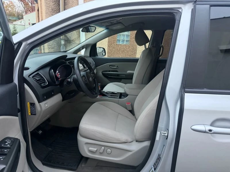 2020 Kia Carnival - Image 10 of 12