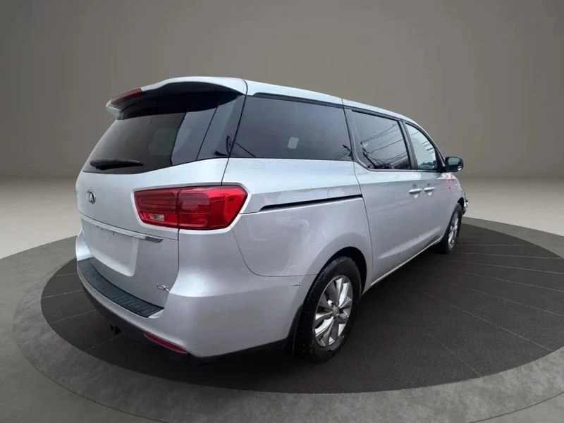 2020 Kia Carnival - Image 5 of 12