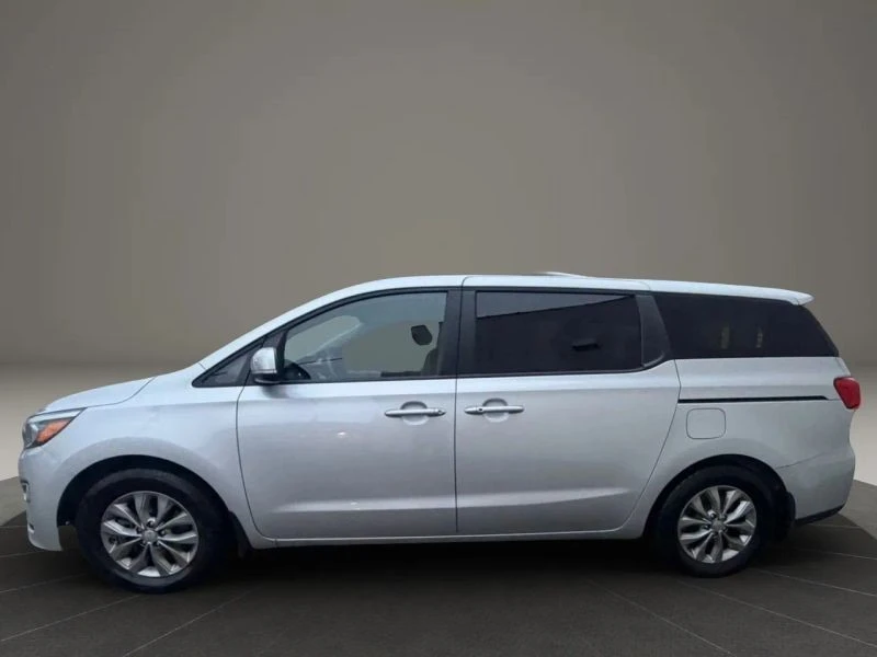 2020 Kia Carnival - Image 8 of 12