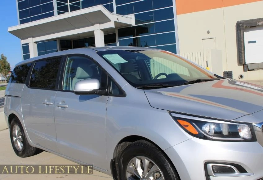 2020 Kia Carnival - Image 17 of 21
