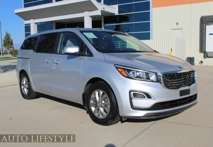 2020 Kia Carnival - Image 4 of 21