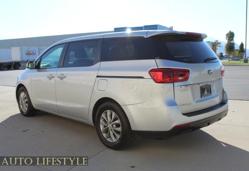 2020 Kia Carnival - Image 6 of 21
