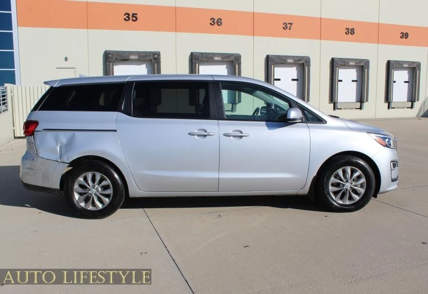 2020 Kia Carnival - Image 10 of 21
