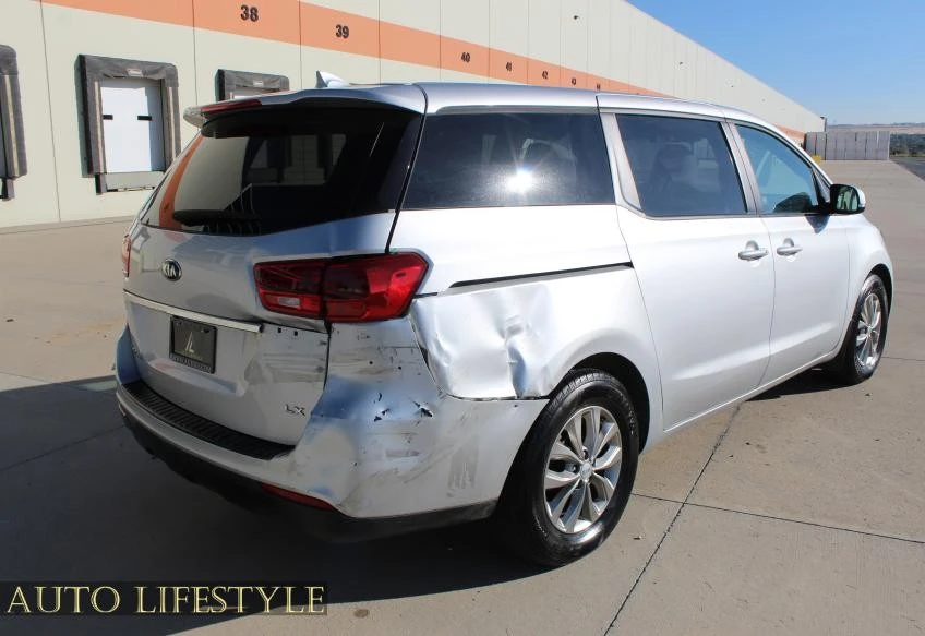 2020 Kia Carnival - Image 5 of 21