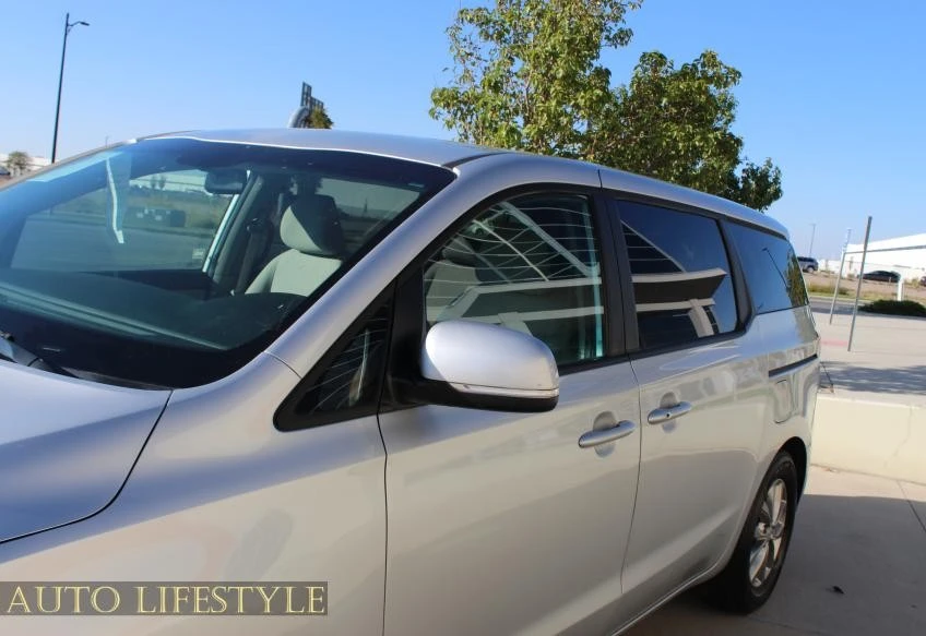 2020 Kia Carnival - Image 19 of 21