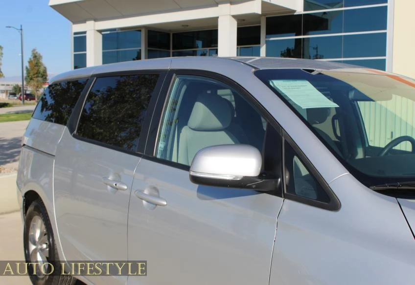 2020 Kia Carnival - Image 18 of 21