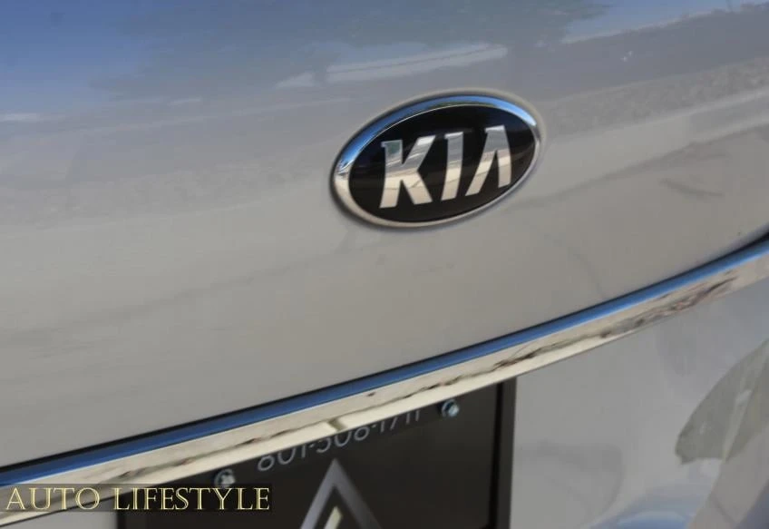 2020 Kia Carnival - Image 21 of 21