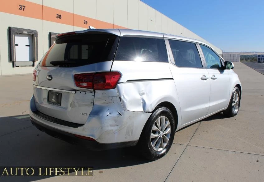2020 Kia Carnival - Image 7 of 21