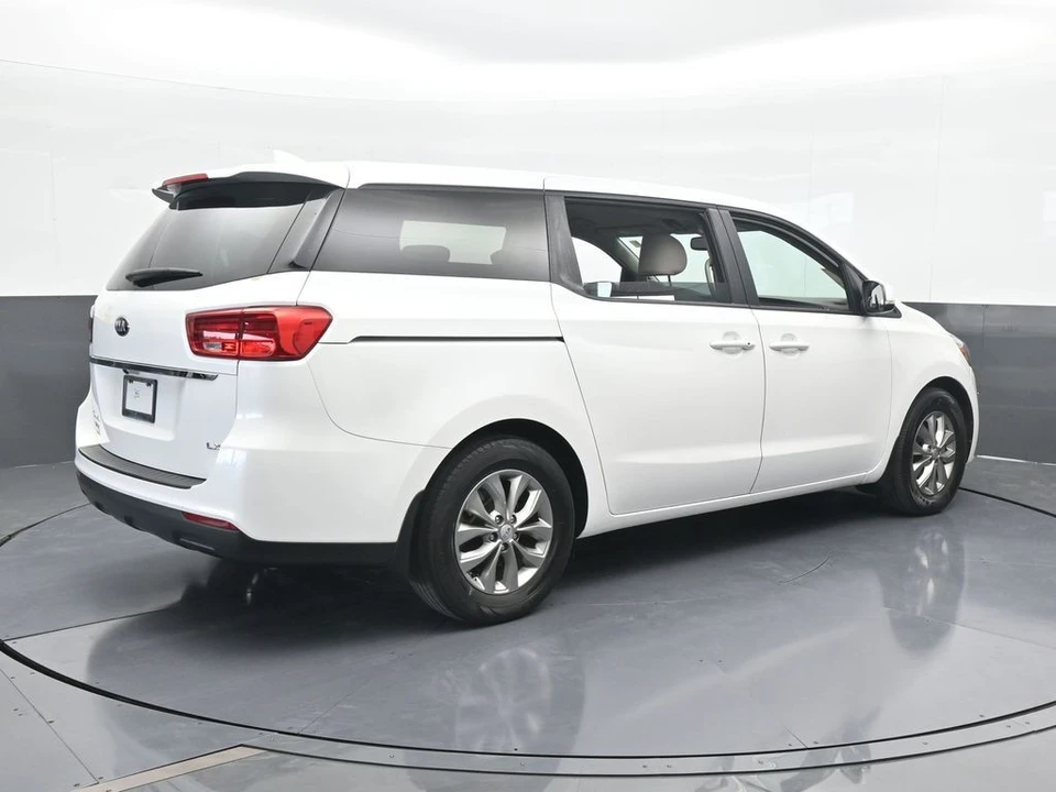 2020 Kia Carnival - Image 6 of 12