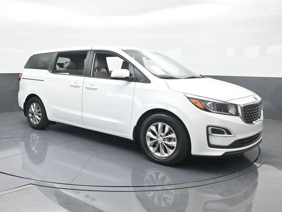 2020 Kia Carnival - Image 8 of 12
