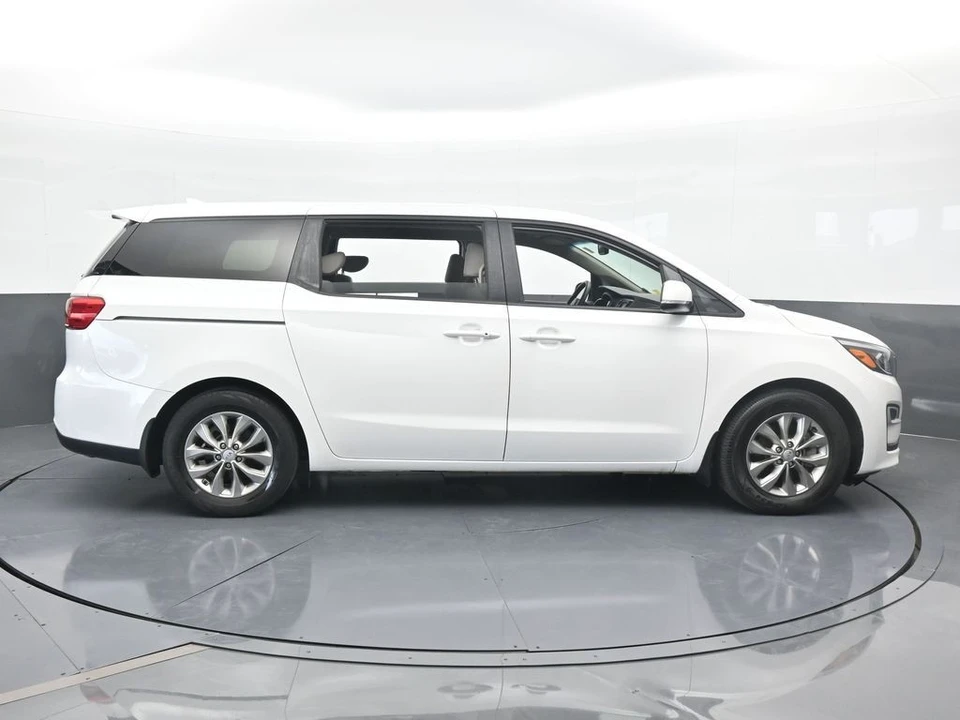 2020 Kia Carnival - Image 7 of 12
