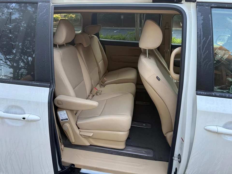 2020 Kia Carnival - Image 13 of 20