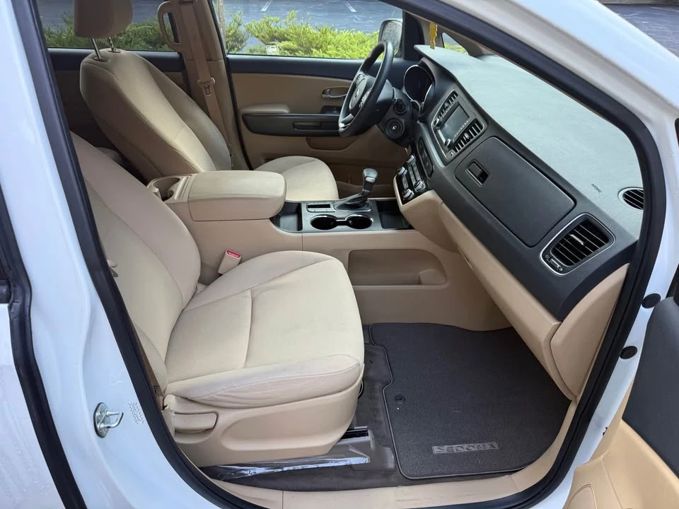 2020 Kia Carnival - Image 15 of 20