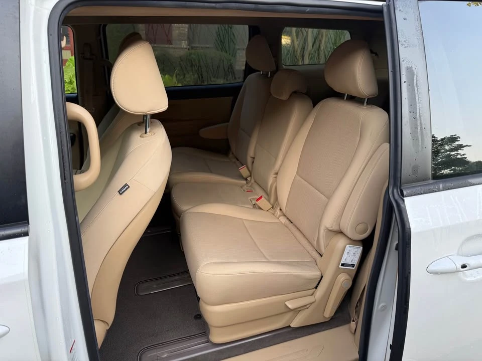 2020 Kia Carnival - Image 10 of 20