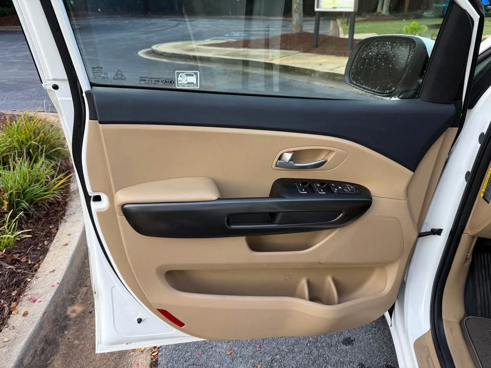 2020 Kia Carnival - Image 9 of 20