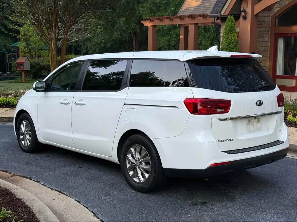 2020 Kia Carnival - Image 7 of 20