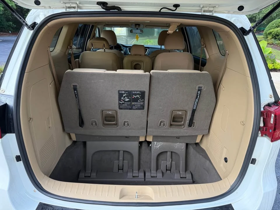 2020 Kia Carnival - Image 12 of 20