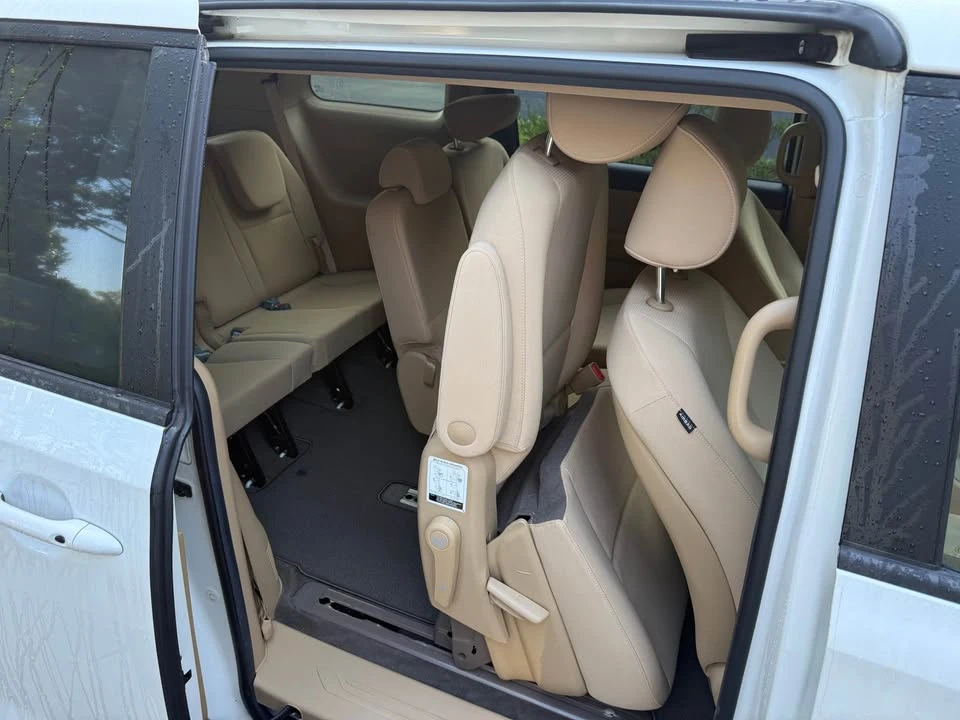 2020 Kia Carnival - Image 14 of 20