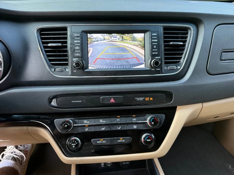 2020 Kia Carnival - Image 19 of 20