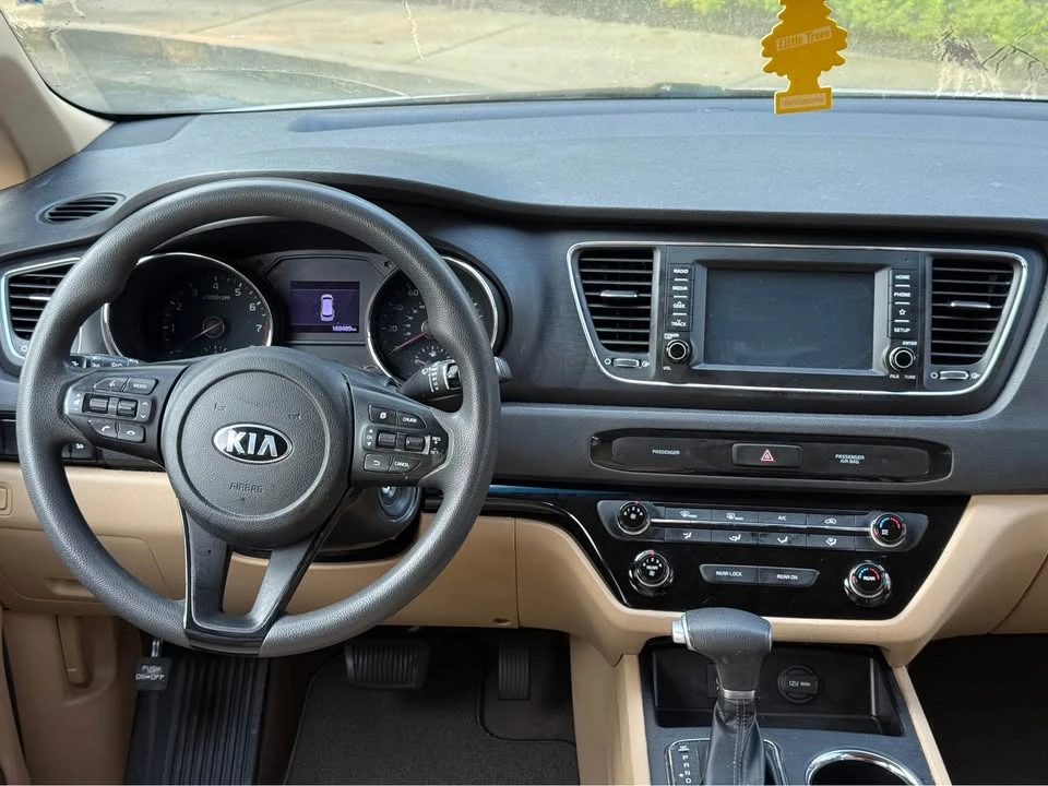 2020 Kia Carnival - Image 18 of 20